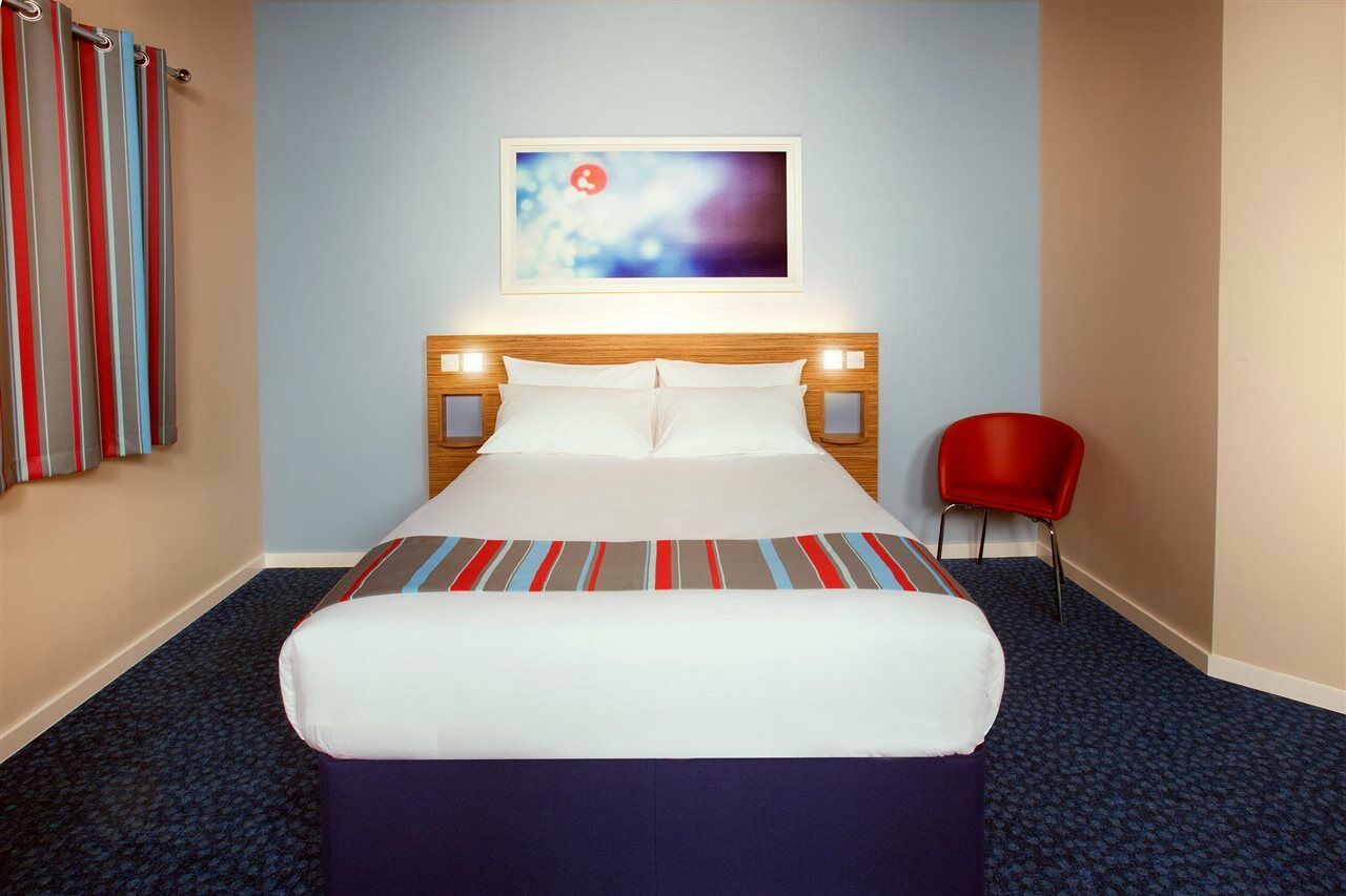 Travelodge Llanelli Cross Hands Zewnętrze zdjęcie